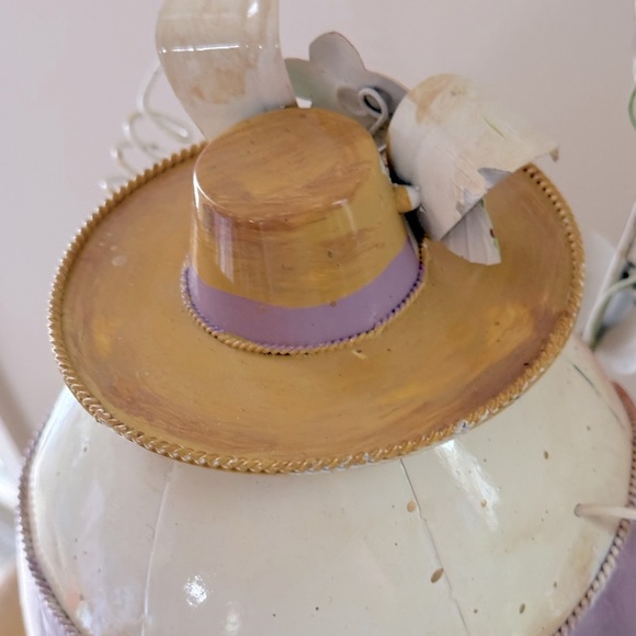 Bouncing metal Easter egg bunny. Inner coil makes him wobble & shake - Picture 4 of 5